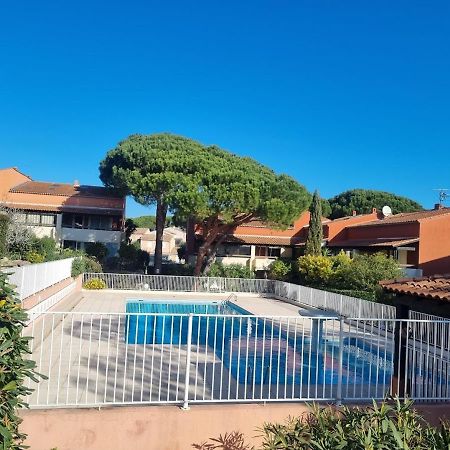 Charmant Studio Lumineux Avec Piscine Frejus Exterior photo