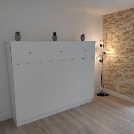 Charmant Studio Lumineux Avec Piscine Frejus Exterior photo