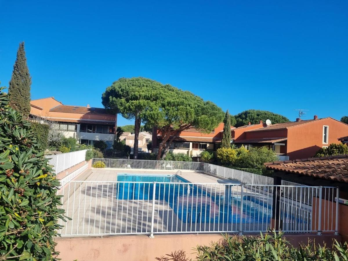 Charmant Studio Lumineux Avec Piscine Frejus Exterior photo