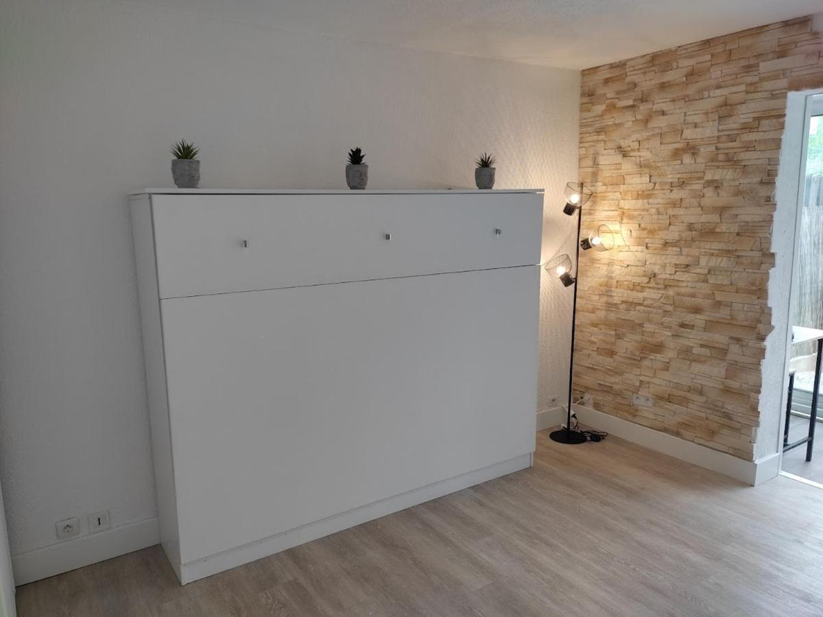 Charmant Studio Lumineux Avec Piscine Frejus Exterior photo